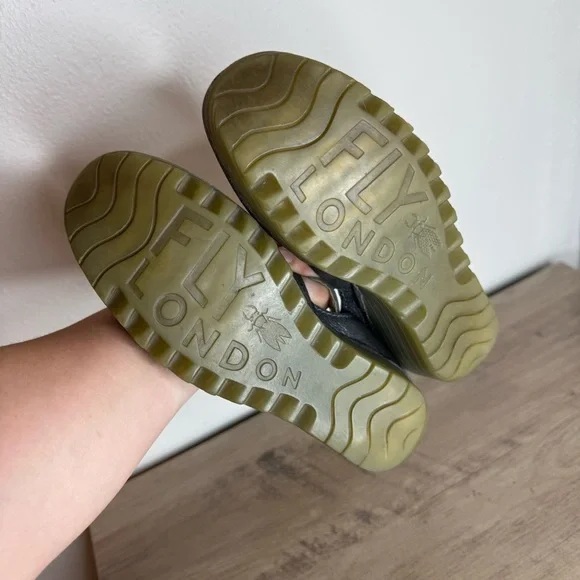 Fly London Yogo Wedge Sandals Leather Gray - Picture 4 of 9